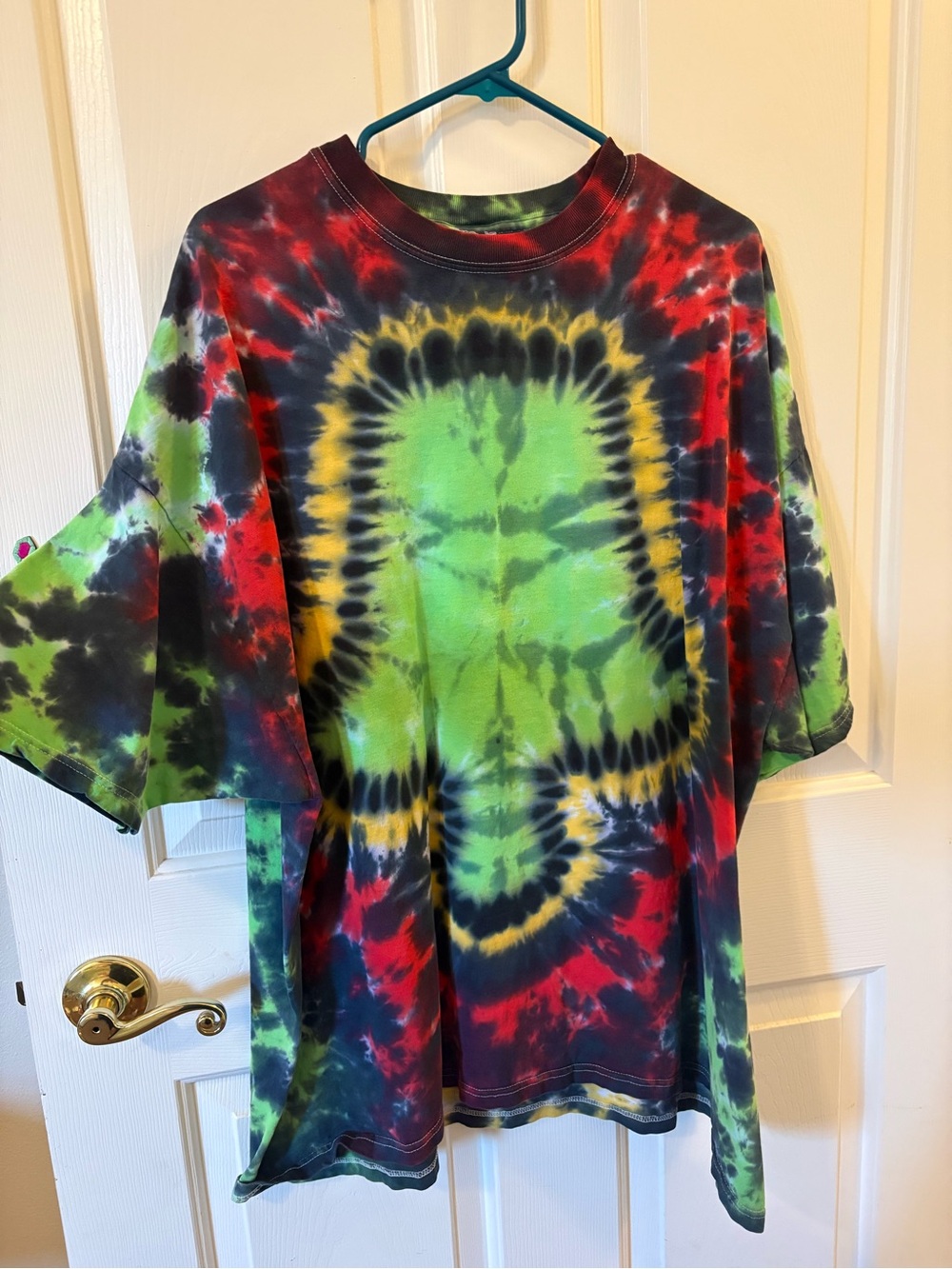 Tie-Dye Adult mushroom T-Shirt in Green, Red & Black - Casual Short Sleeve Top